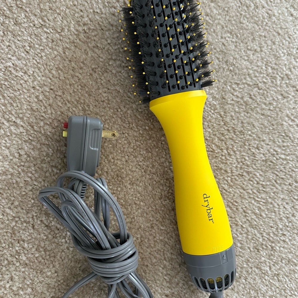 Drybar Double Shot Oval Dryer Brush!